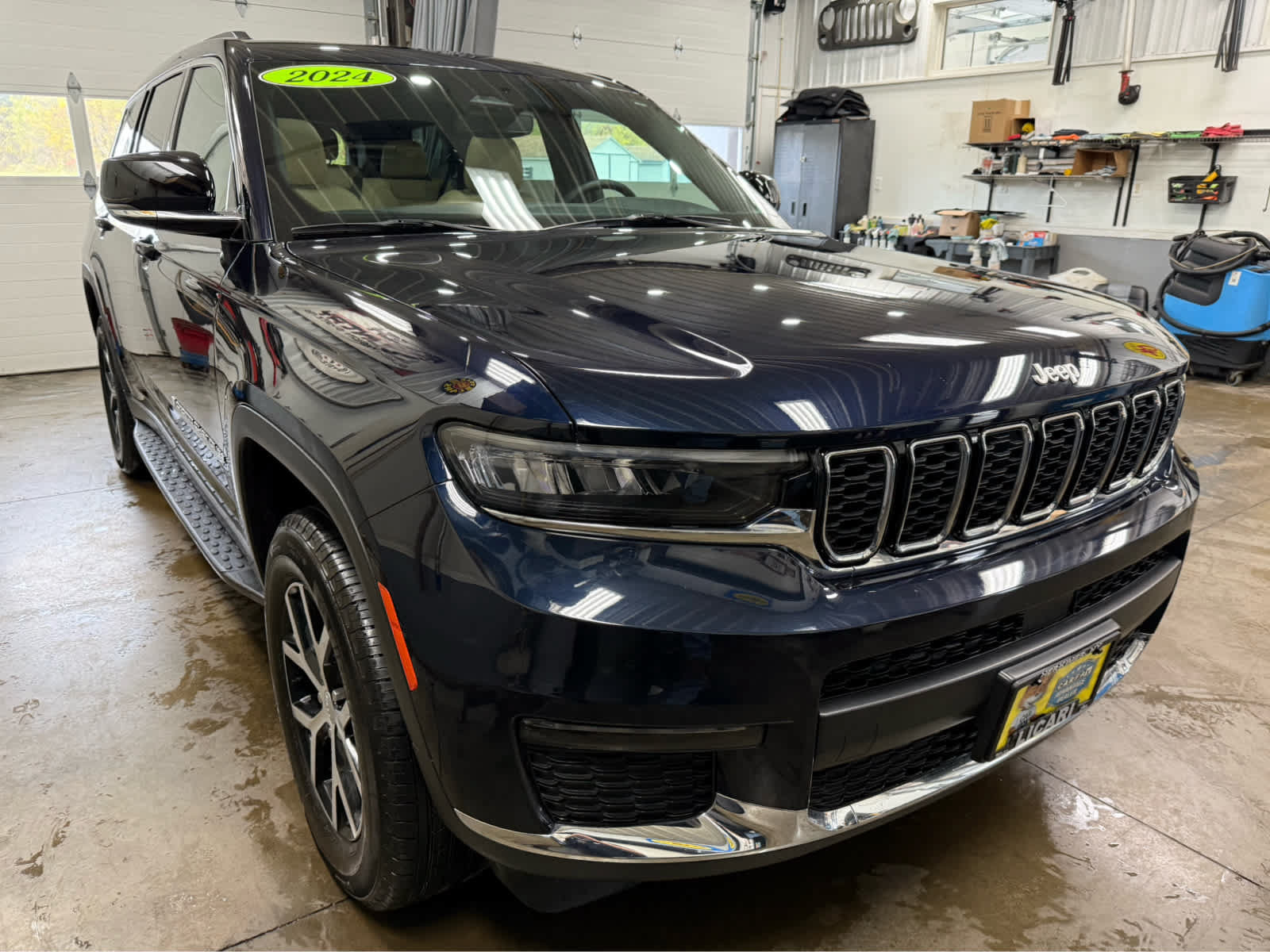 Used 2024 Jeep Grand Cherokee L Limited w/ Trailer Tow Package AWD/4WD image 3
