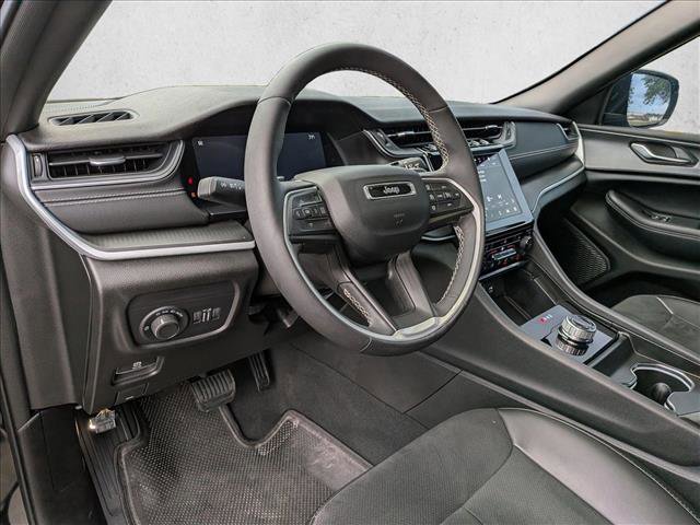 Used 2024 Jeep Grand Cherokee Altitude RWD image 10