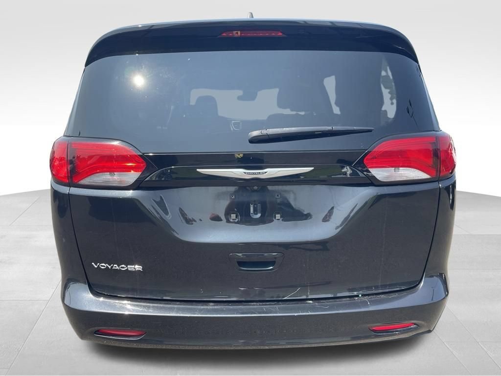 Used 2023 Chrysler Voyager LX FWD image 17