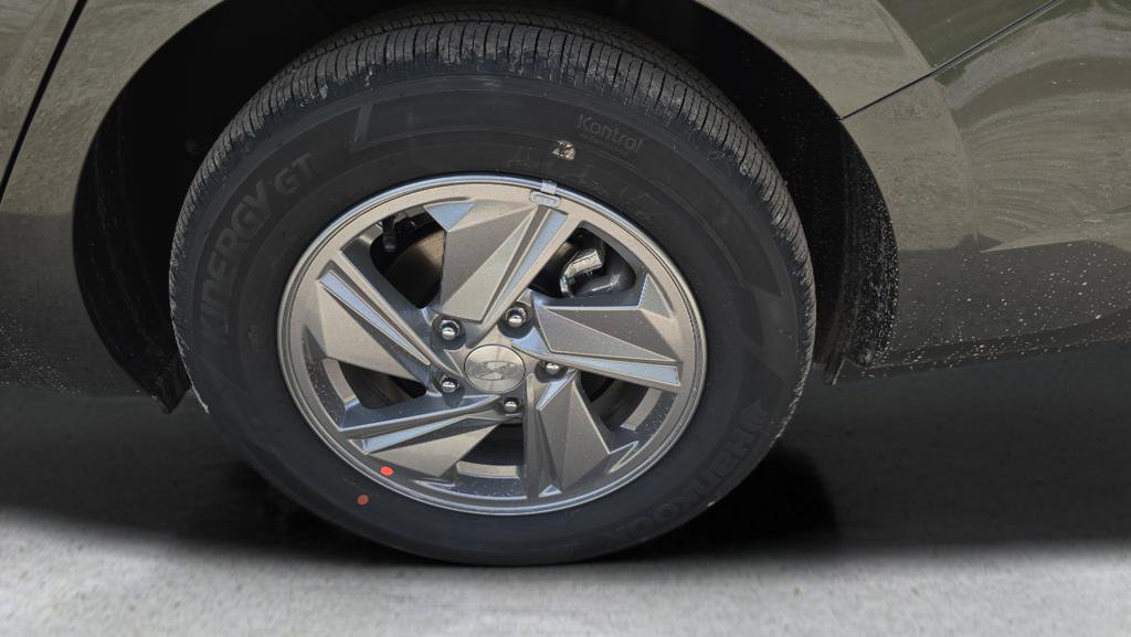 New 2026 Hyundai Elantra SE FWD image 30