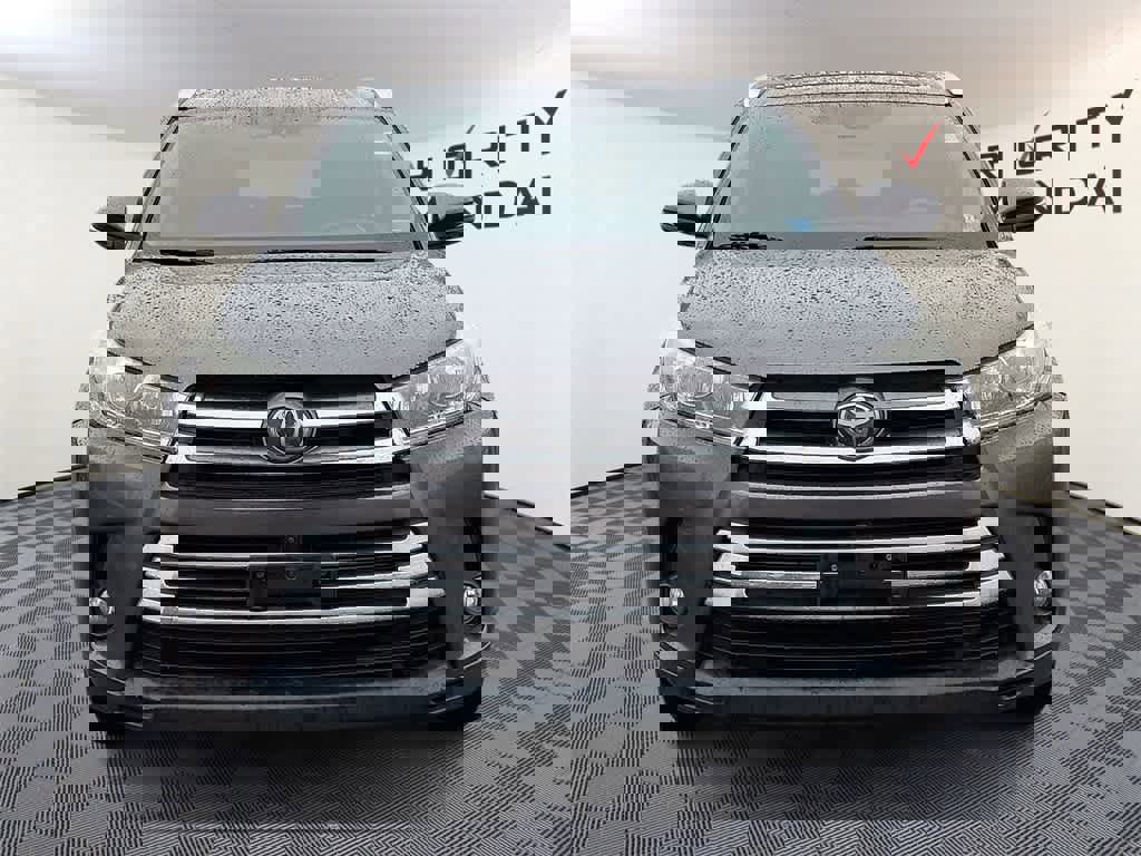 Used 2017 Toyota Highlander Limited Platinum image 2