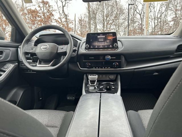 Used 2025 Nissan Rogue SV image 17