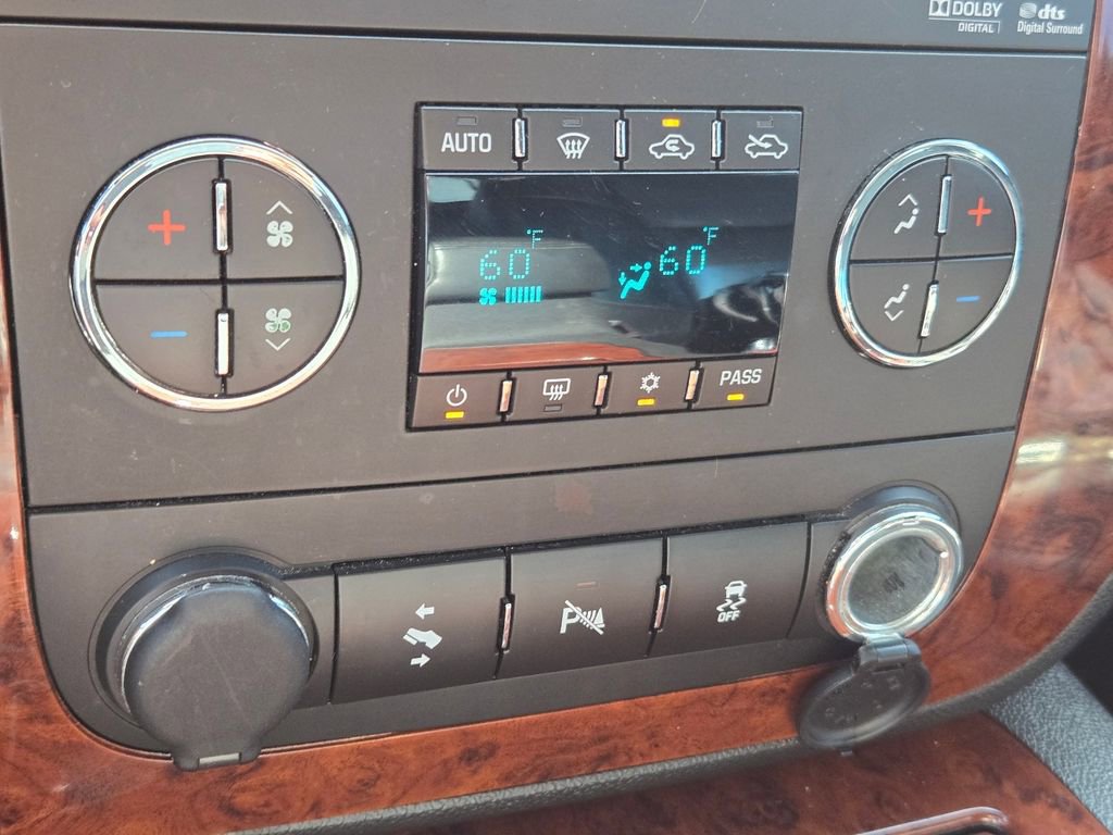 Used 2013 Chevrolet Avalanche LTZ image 31