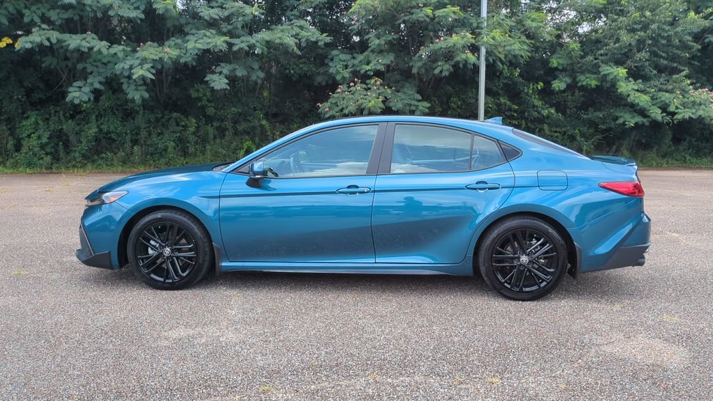 Used 2025 Toyota Camry SE w/ Convenience Package FWD image 8