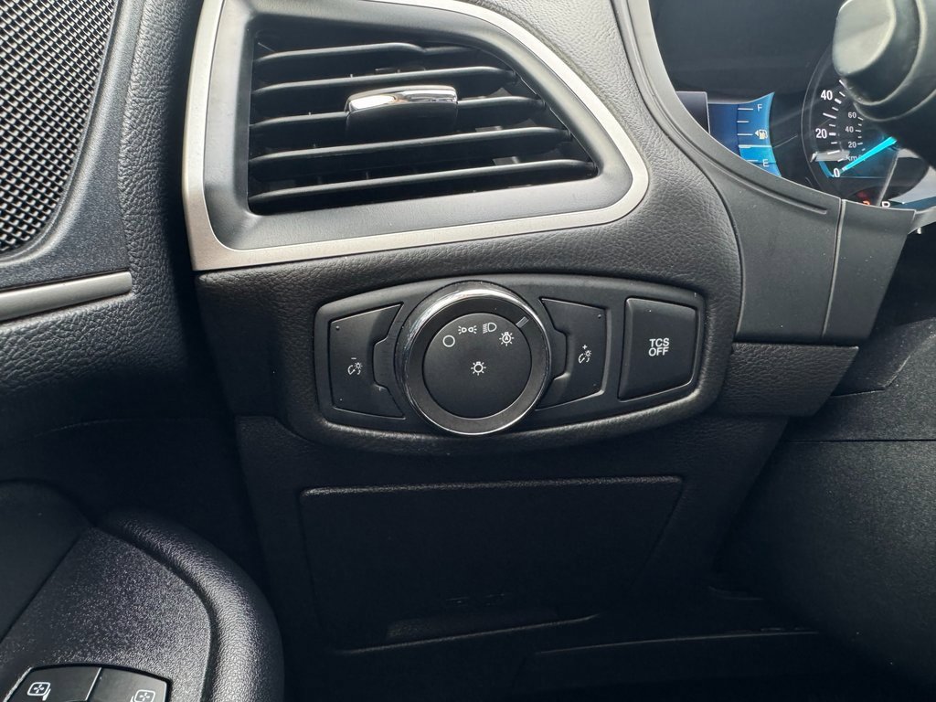 Used 2022 Ford Edge SEL image 13