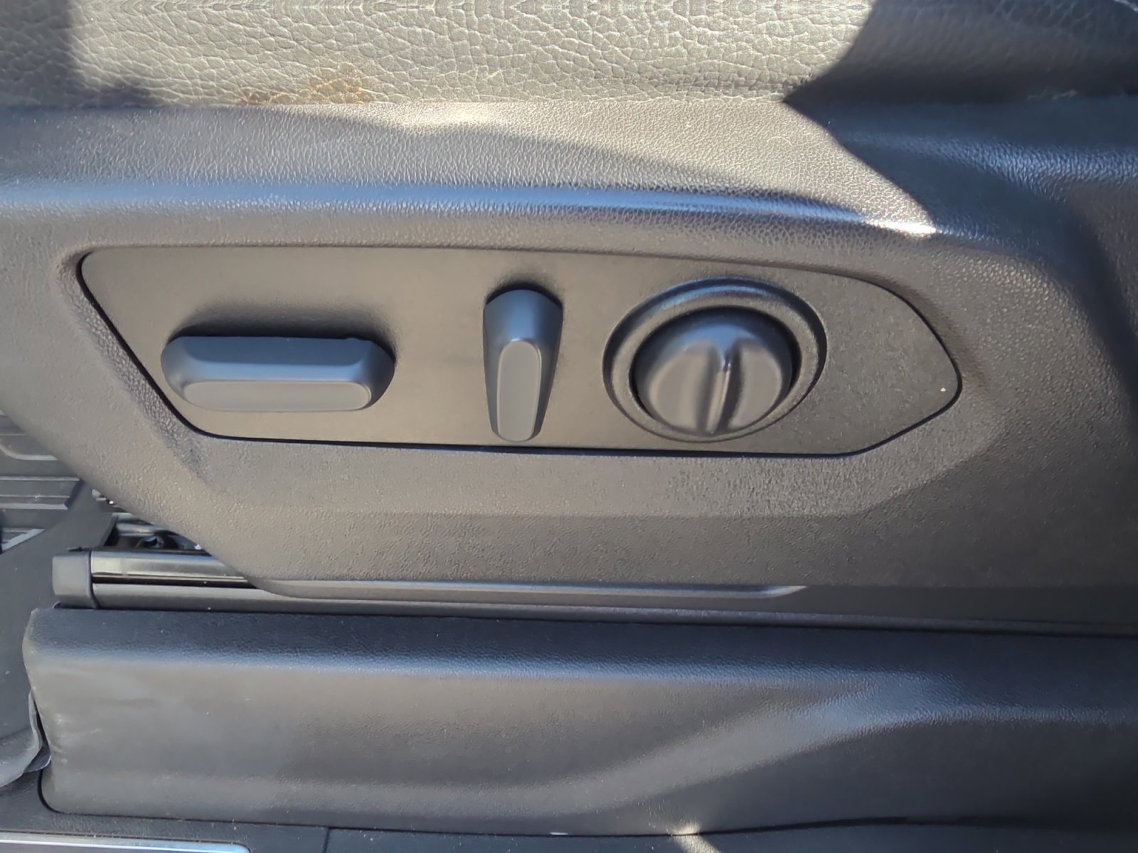 Used 2022 GMC Sierra 3500 Denali image 2