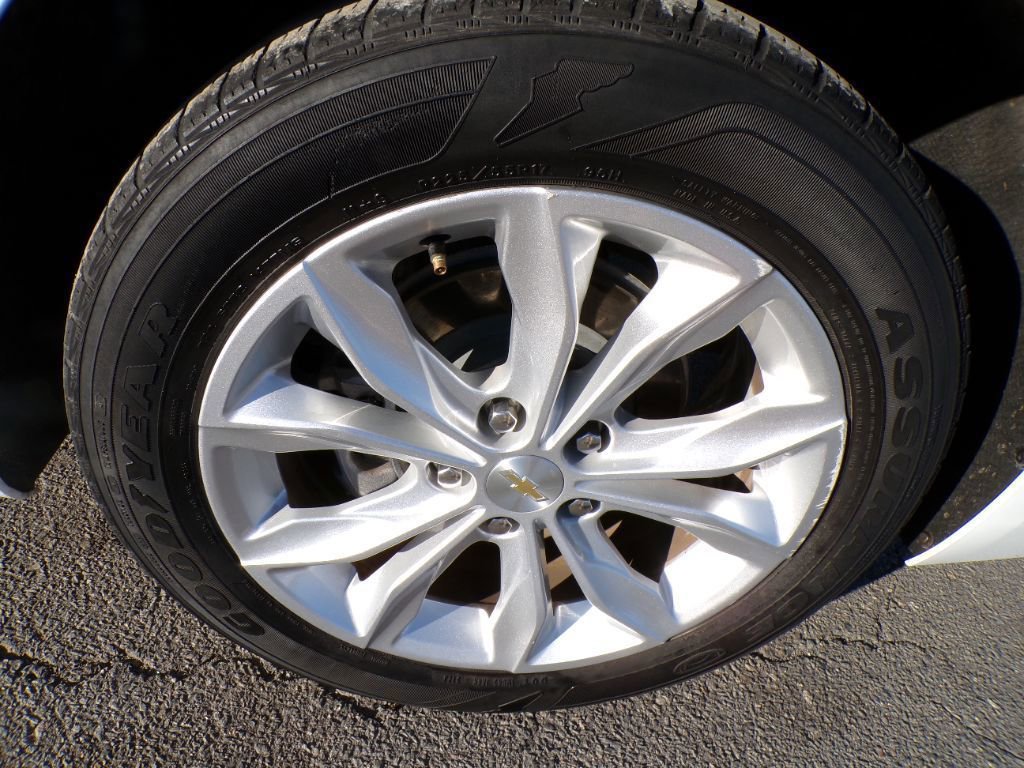 Used 2024 Chevrolet Malibu LT image 17