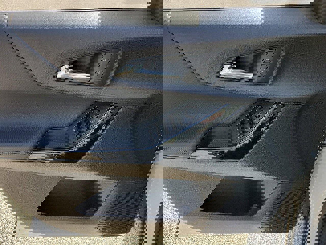 Used 2025 Chevrolet Equinox LT image 12