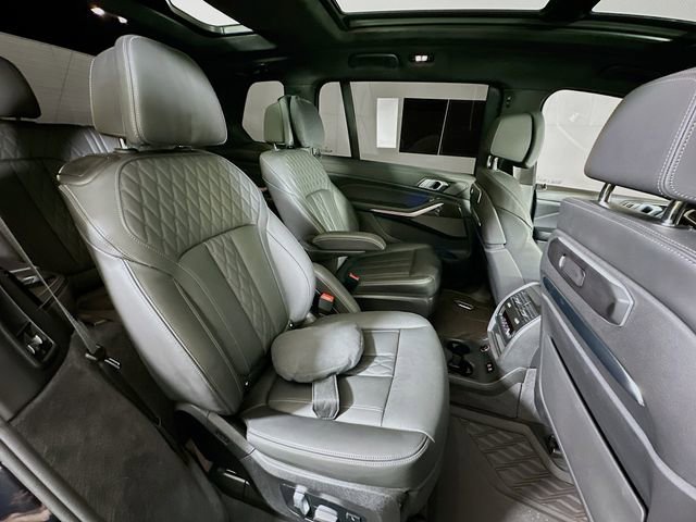 Used 2025 BMW X7 M60i w/ Executive Package image 31