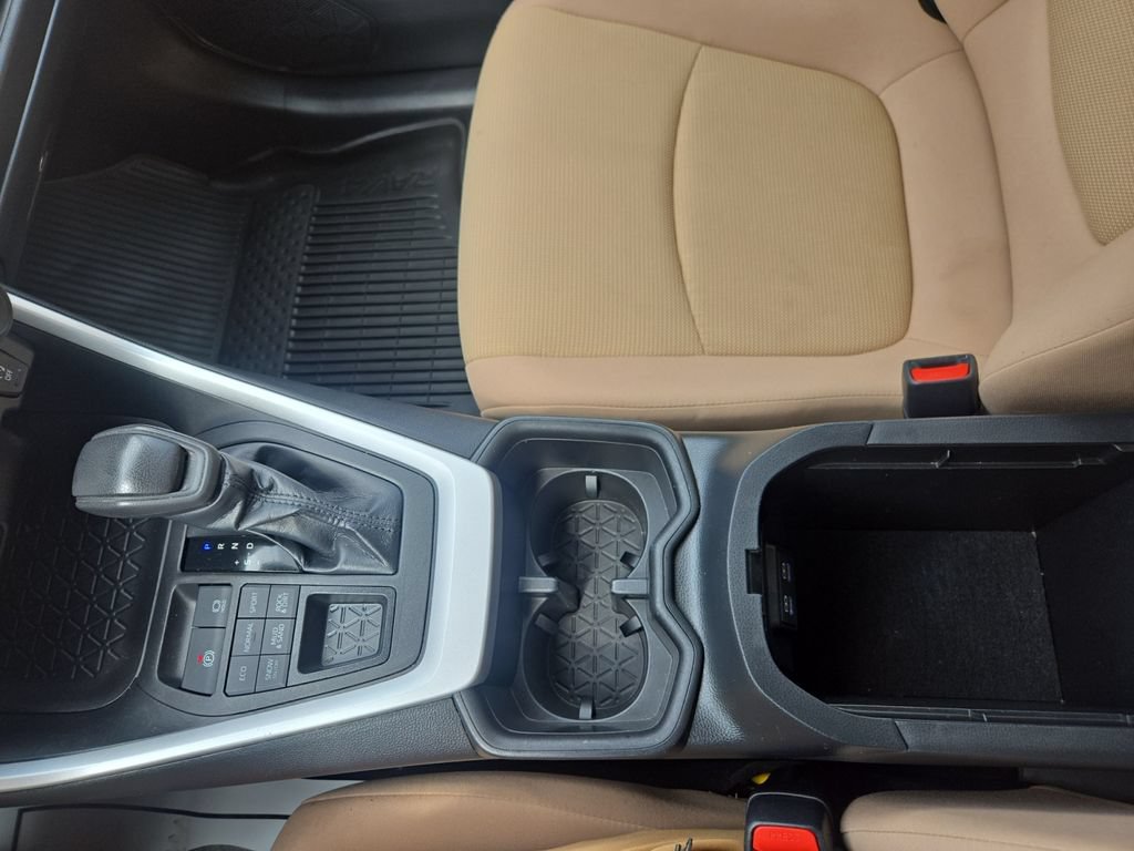 Used 2022 Toyota RAV4 LE AWD/4WD image 24