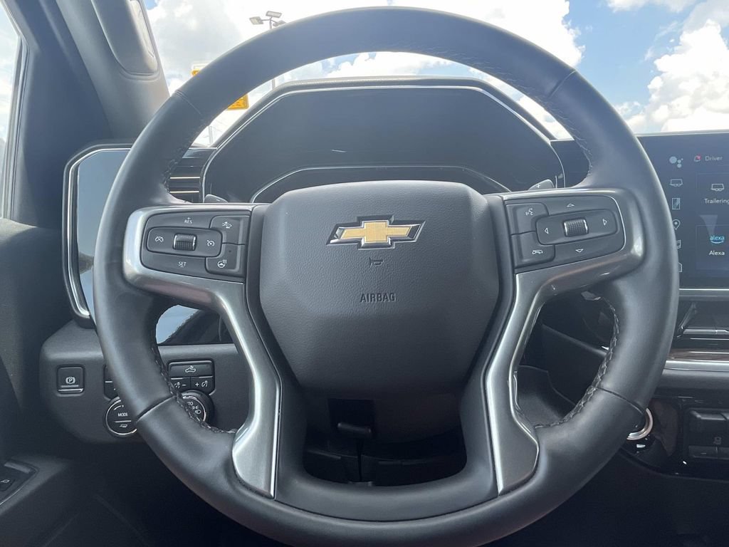 Used 2024 Chevrolet Silverado 1500 LT AWD/4WD image 25