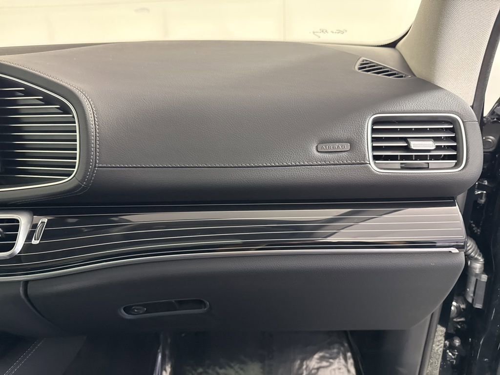 New 2026 Mercedes-Benz GLS 580 4MATIC image 10