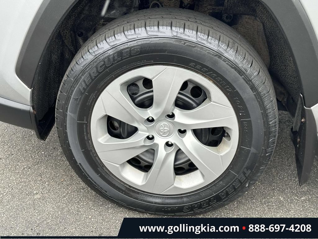 Used 2022 Toyota RAV4 LE AWD/4WD image 7