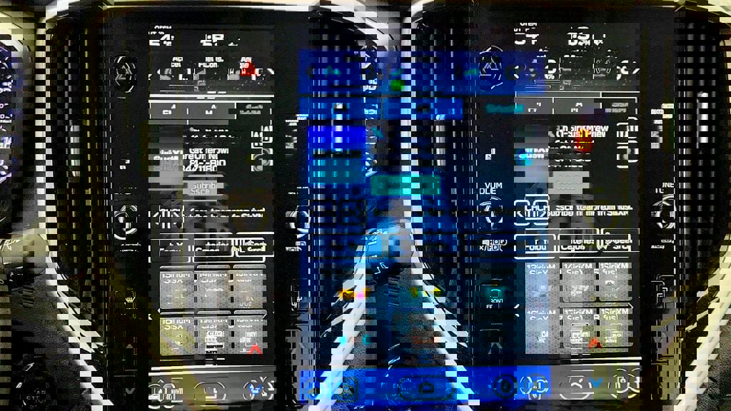 Used 2023 Subaru Ascent Limited AWD/4WD image 32