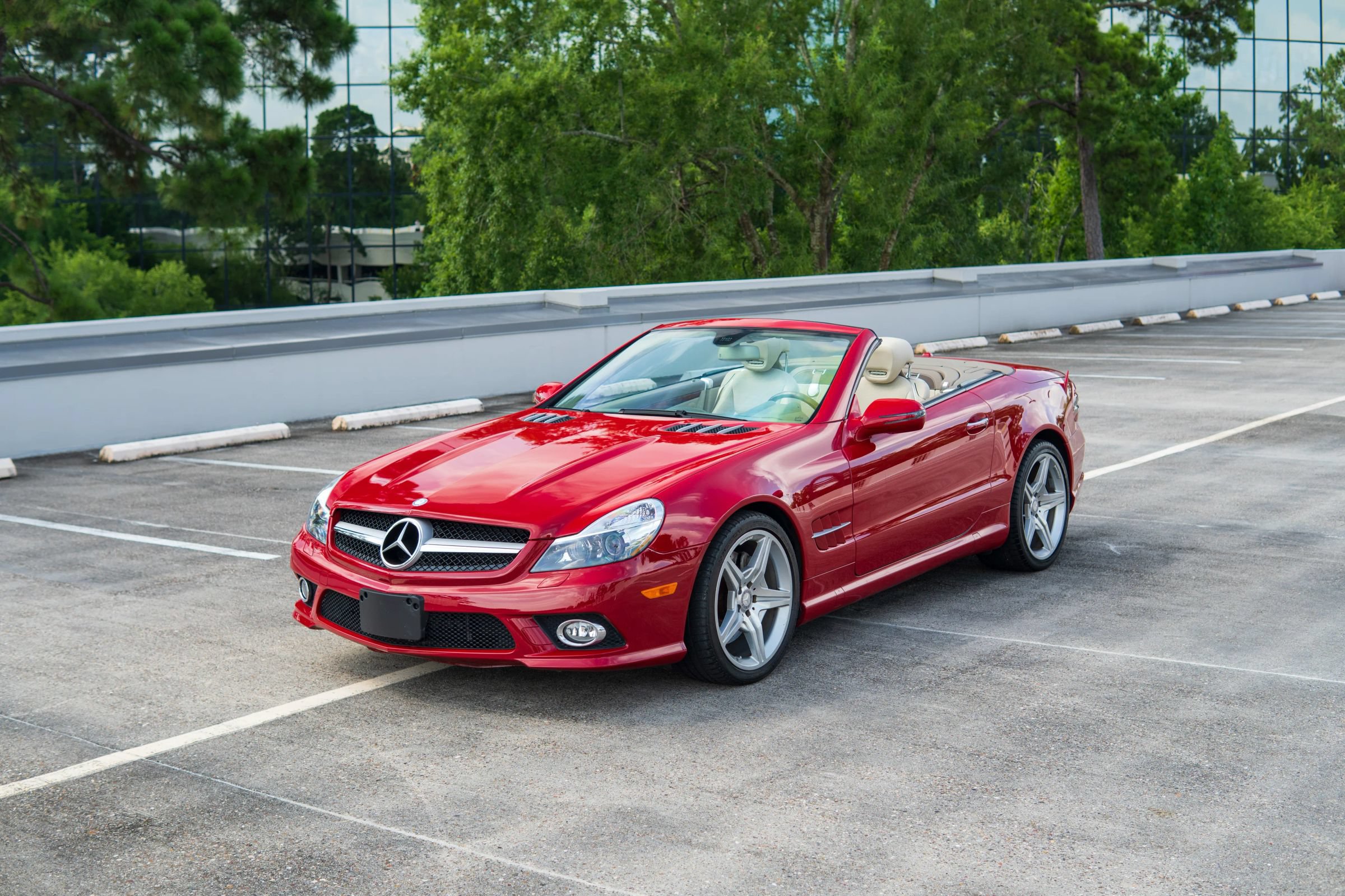 Used 2011 Mercedes-Benz SL 550 image 4