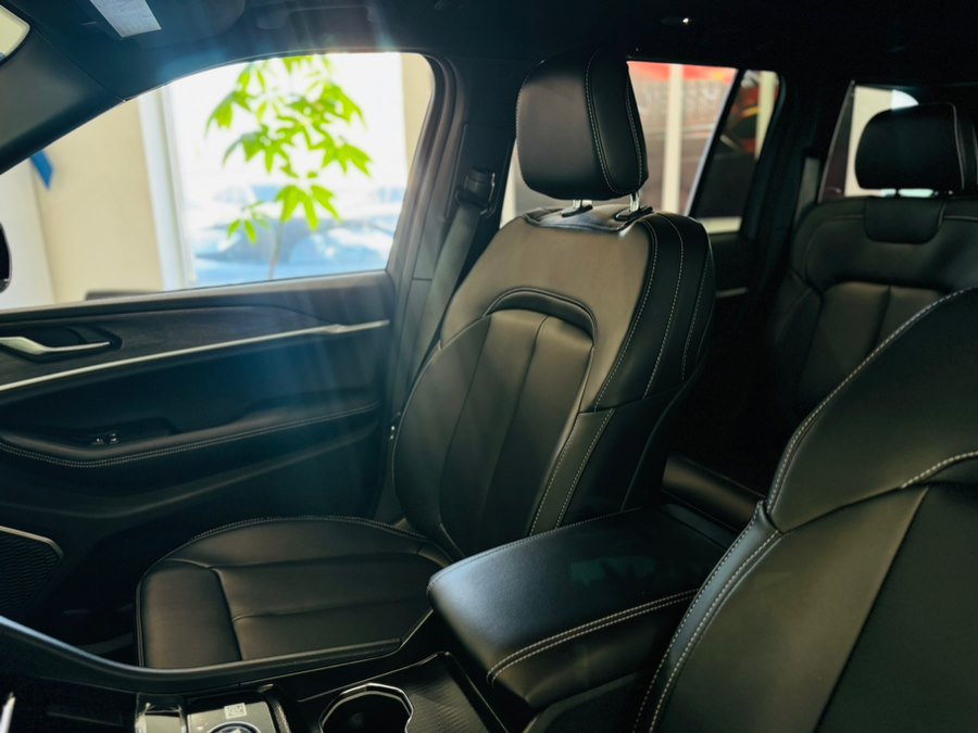 Used 2026 Jeep Grand Cherokee Limited image 15