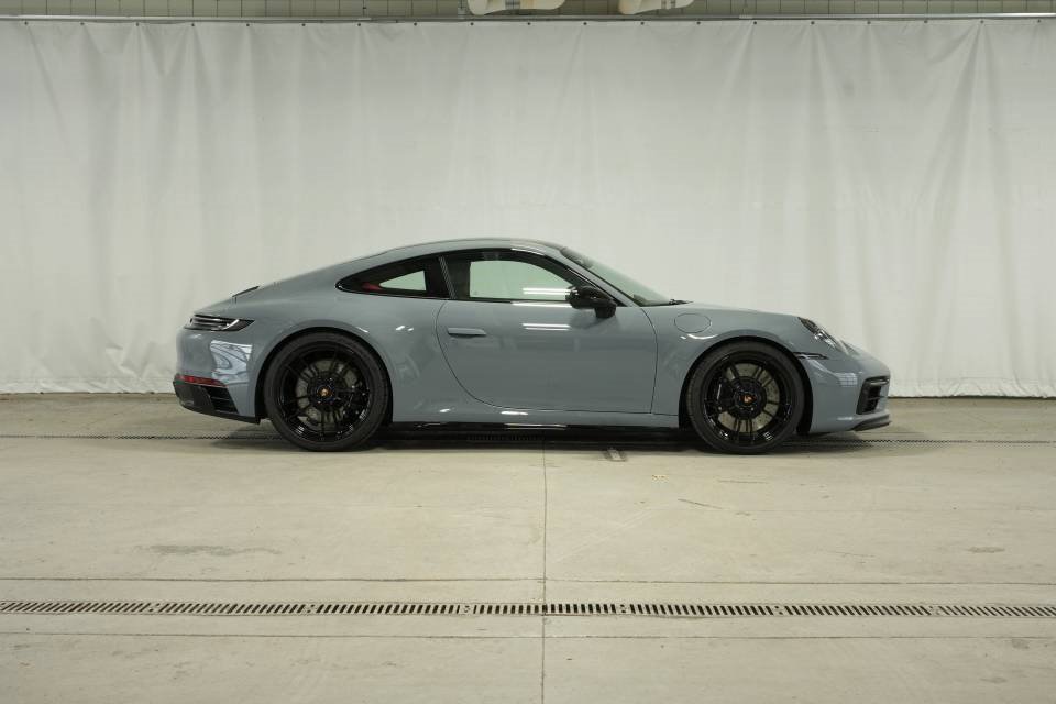 Used 2024 Porsche 911 Carrera GTS image 8