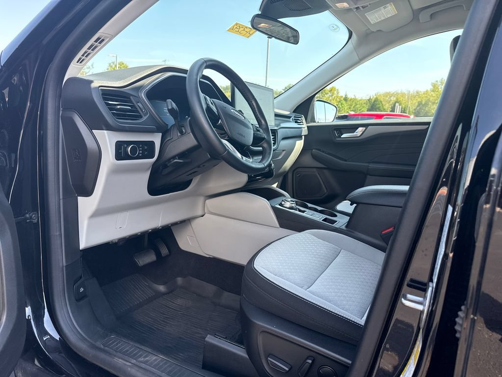 Used 2023 Ford Escape Active w/ Tech Pack #2 AWD/4WD image 11