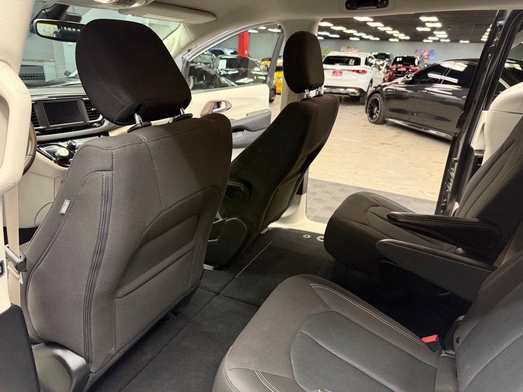 Used 2023 Chrysler Voyager LX FWD image 39