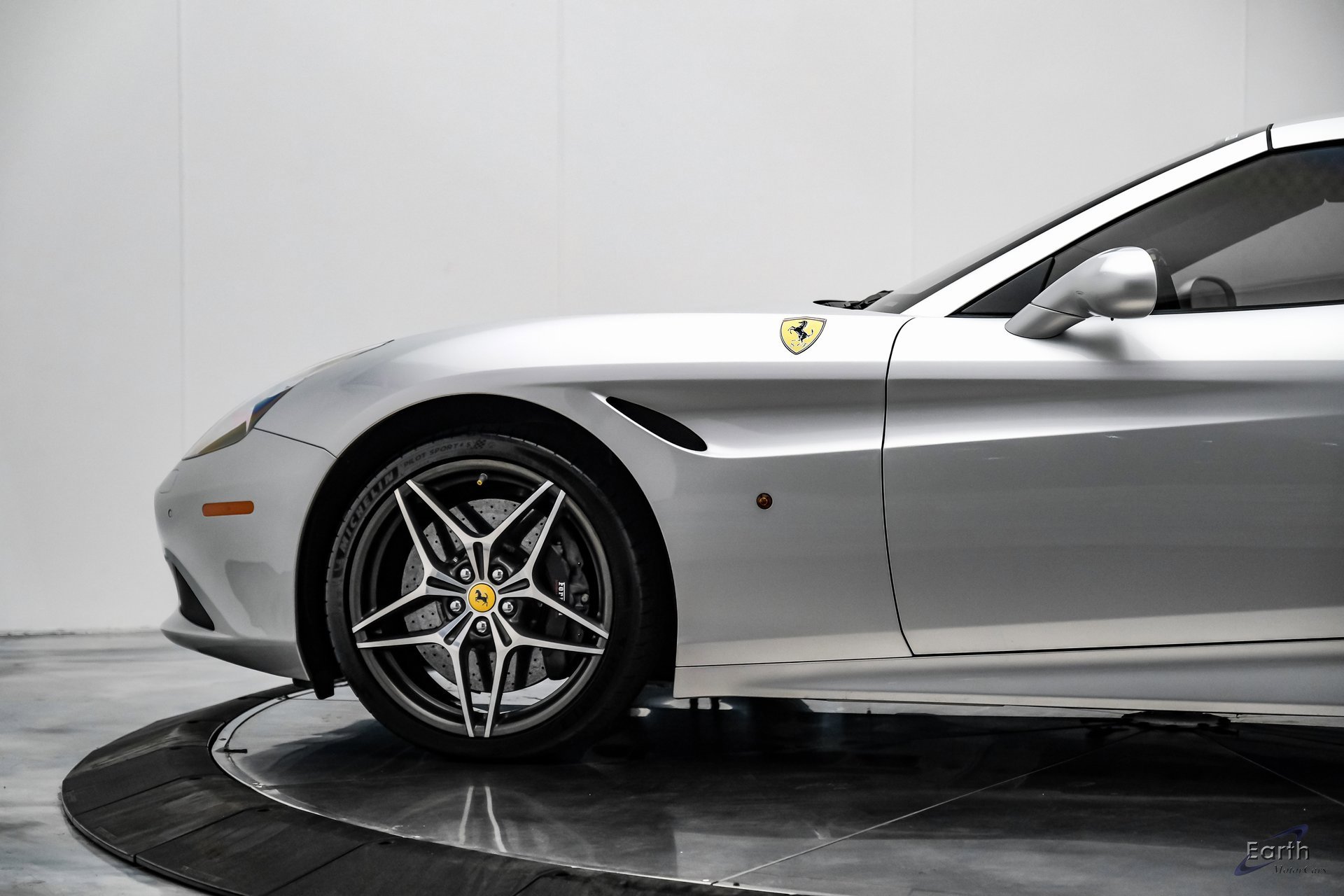 Used 2016 Ferrari California T image 10