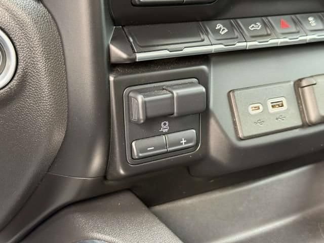 Used 2021 Chevrolet Silverado 1500 LT Trail Boss w/ Bed Protection Package AWD/4WD image 28