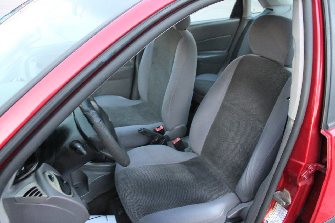 Used 2004 Ford Focus LX FWD image 22
