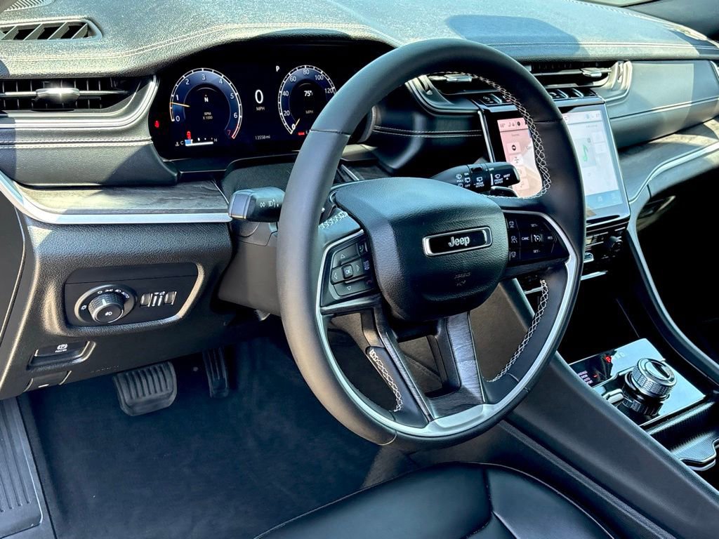 Used 2024 Jeep Grand Cherokee L Limited AWD/4WD image 10