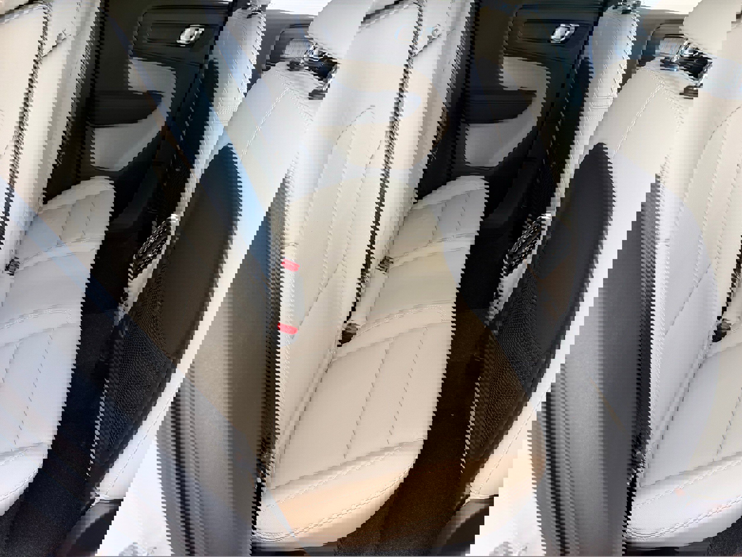 New 2026 Volvo XC40 B5 Ultra w/ Protection Package Premier image 28