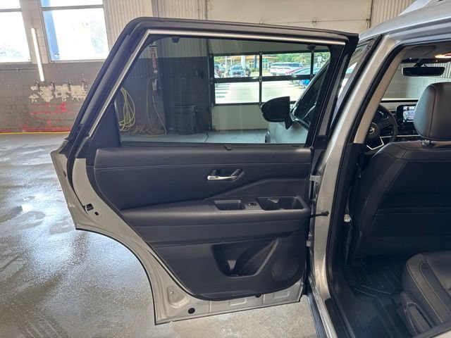 Certified 2024 Nissan Pathfinder SL w/ SL Premium Package AWD/4WD image 11