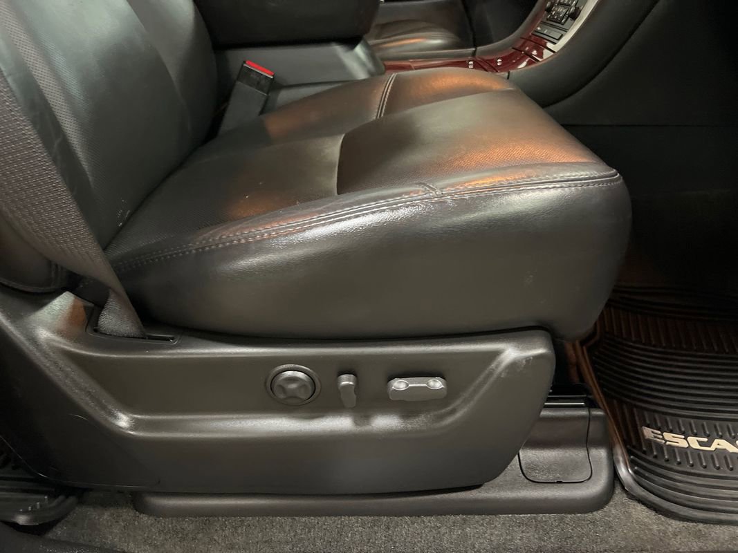 Used 2007 Cadillac Escalade AWD w/ Climate Package image 93