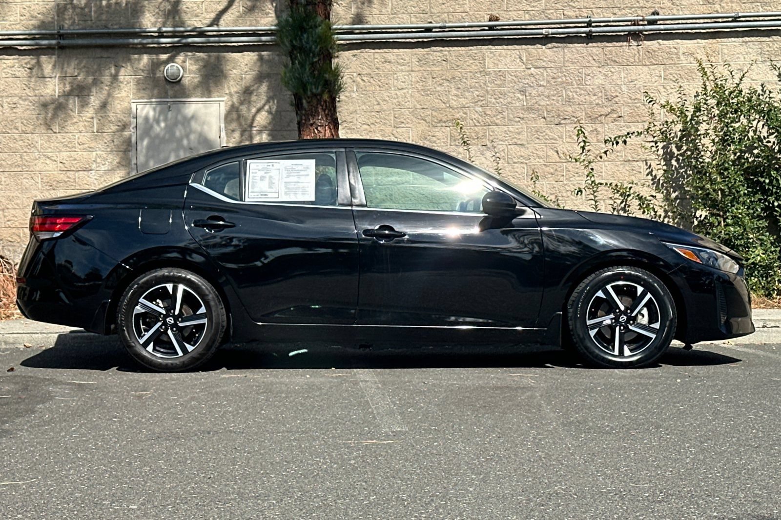 Used 2024 Nissan Sentra SV FWD image 2