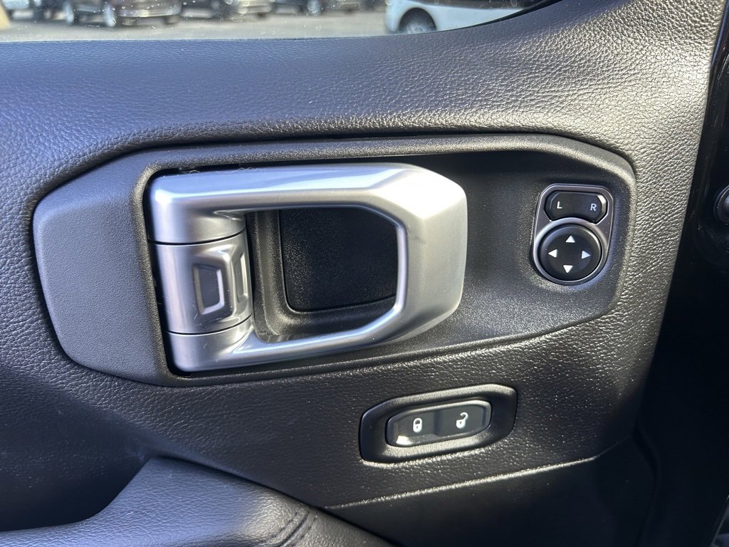 Used 2022 Jeep Wrangler Unlimited Sahara image 16