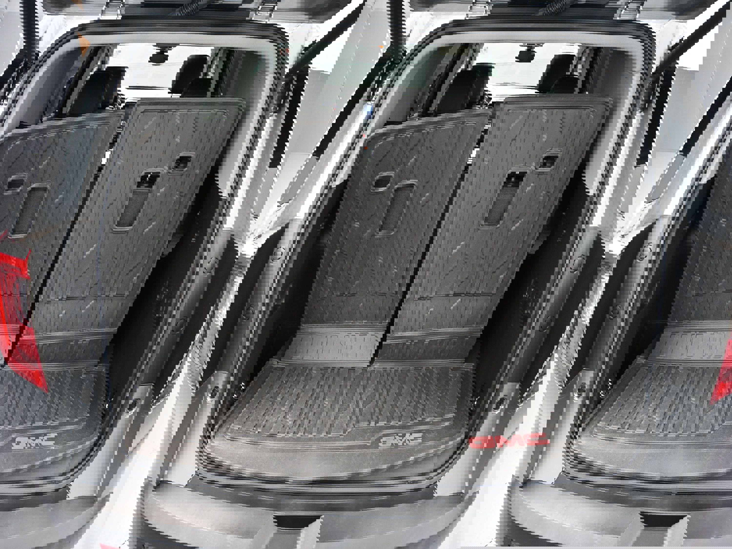 Used 2023 GMC Acadia SLT w/ Technology Package image 30