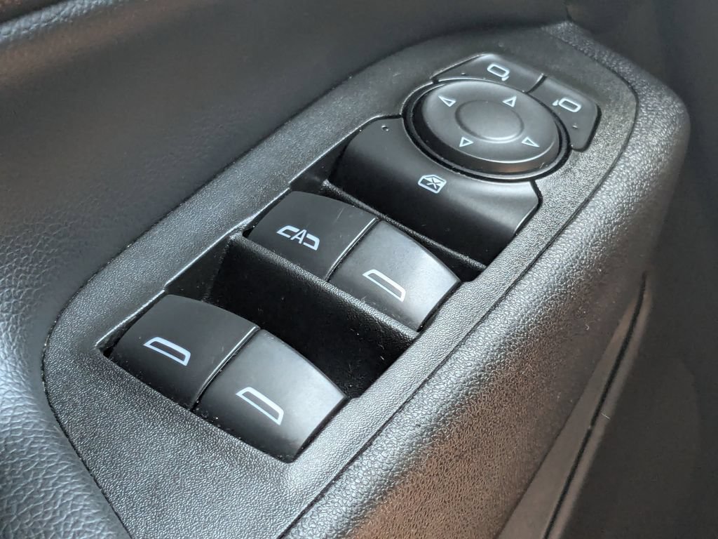 Used 2021 Chevrolet Equinox LT w/ Driver Convenience Package FWD image 11