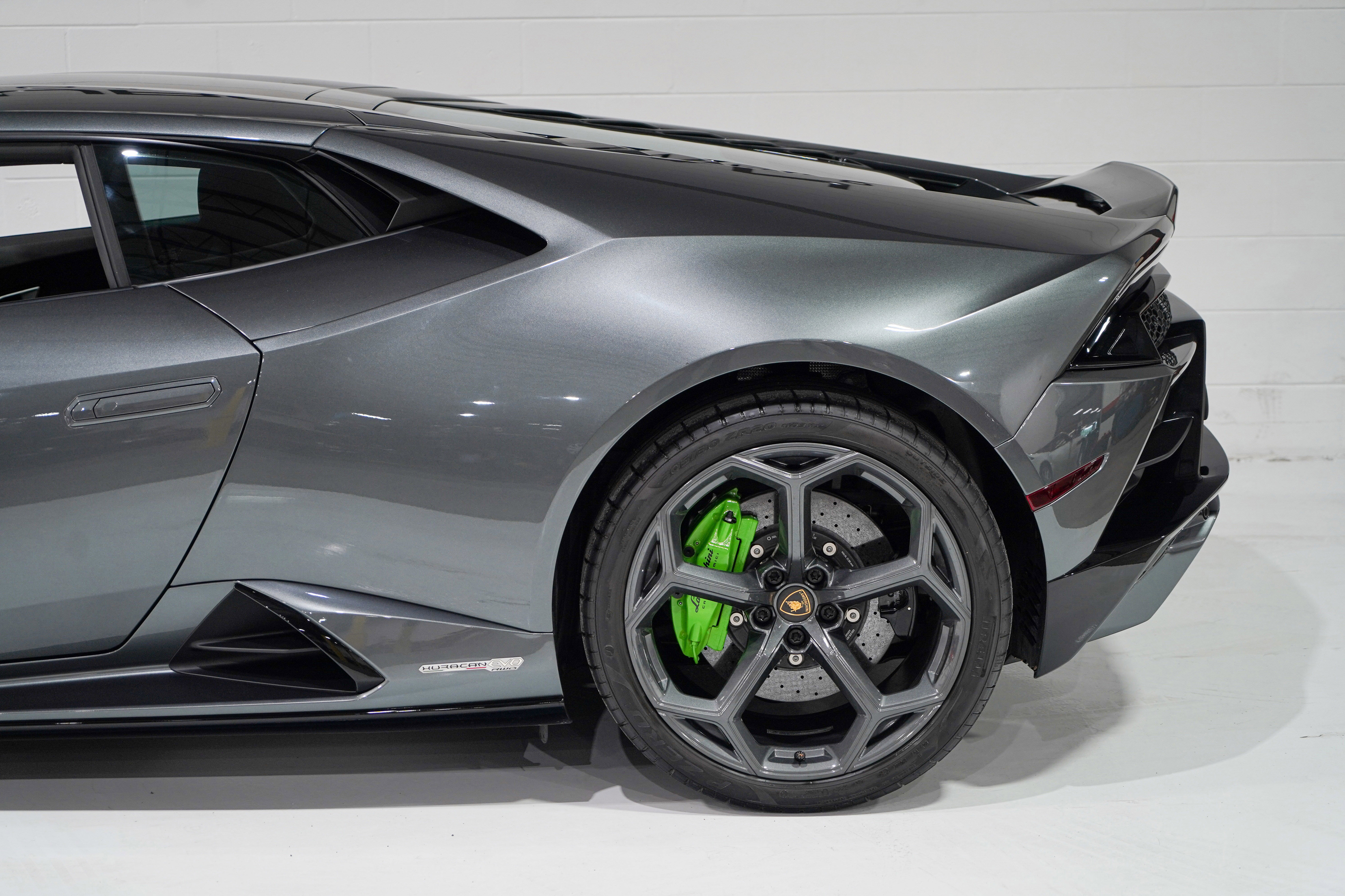 Used 2022 Lamborghini Huracan EVO RWD image 32