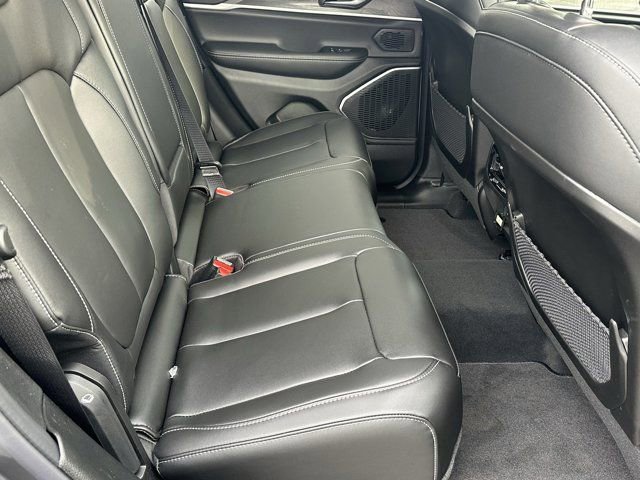 New 2026 Jeep Grand Cherokee Limited w/ Luxury Tech Group II image 16