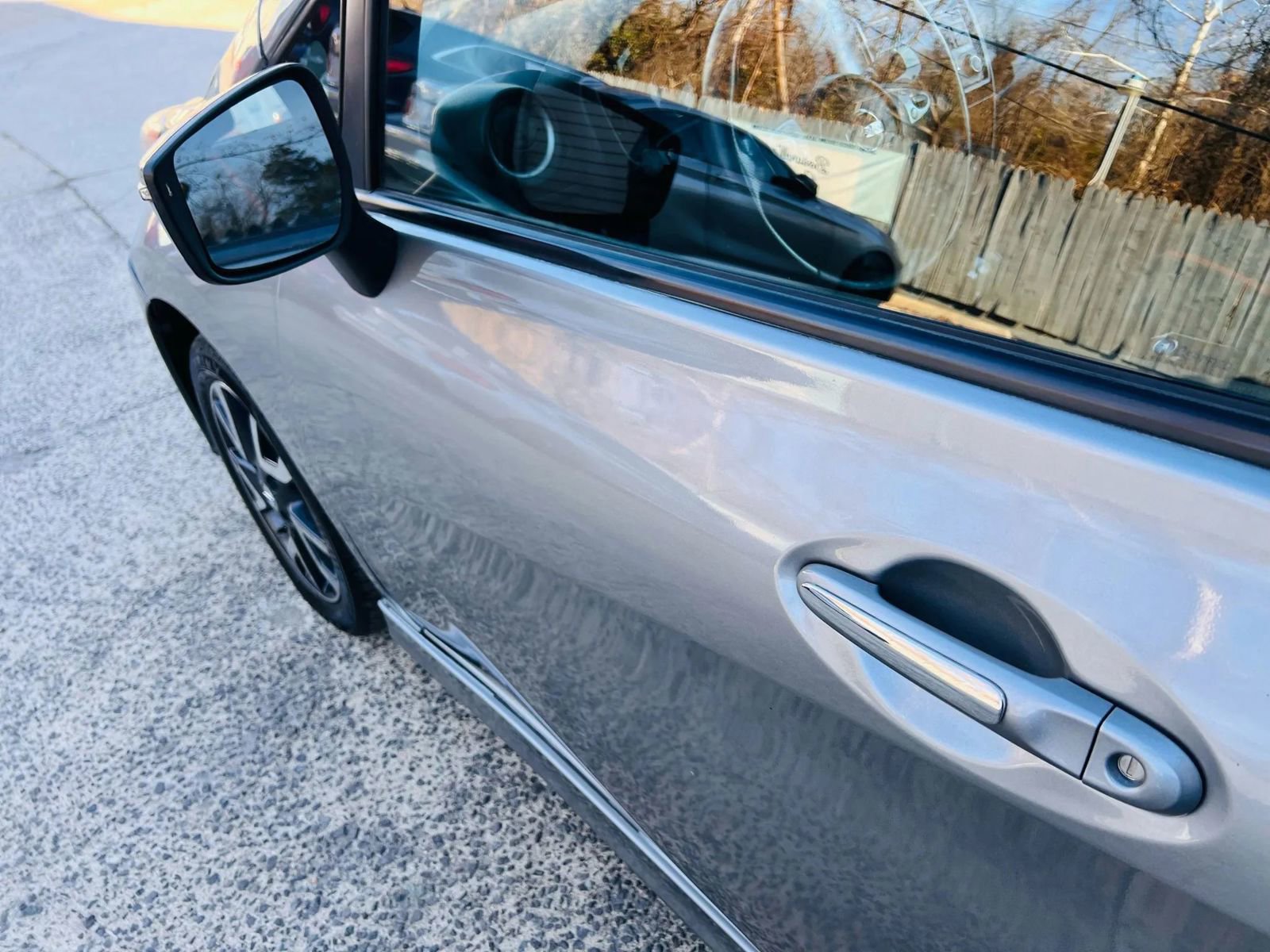 Used 2015 Nissan Versa Note SR w/ Chrome Package image 9