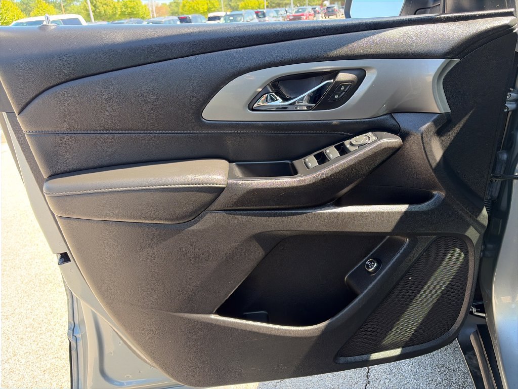 Used 2023 Chevrolet Traverse LT FWD image 13