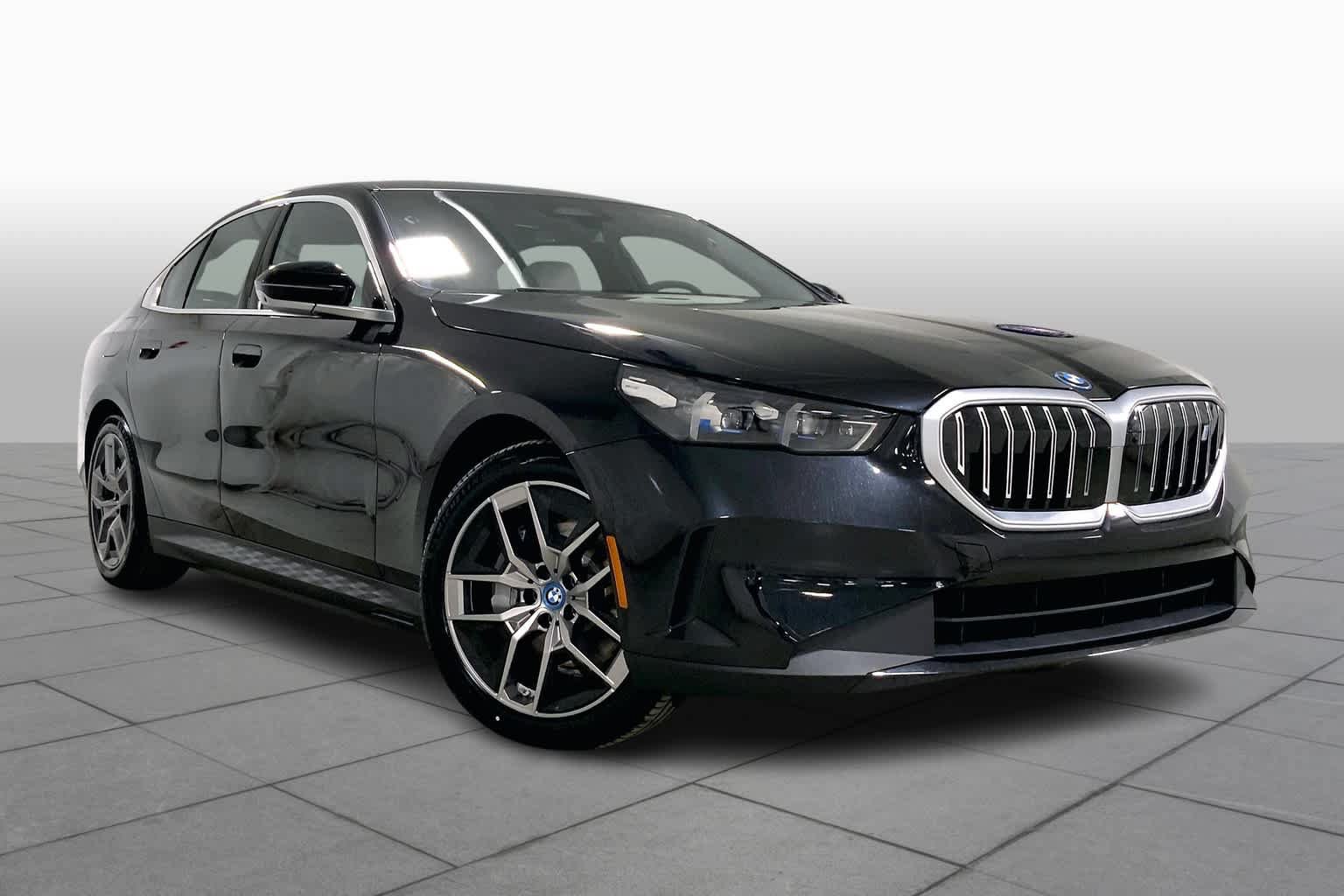 Used 2024 BMW i5 eDrive40i w/ Premium Package RWD image 2