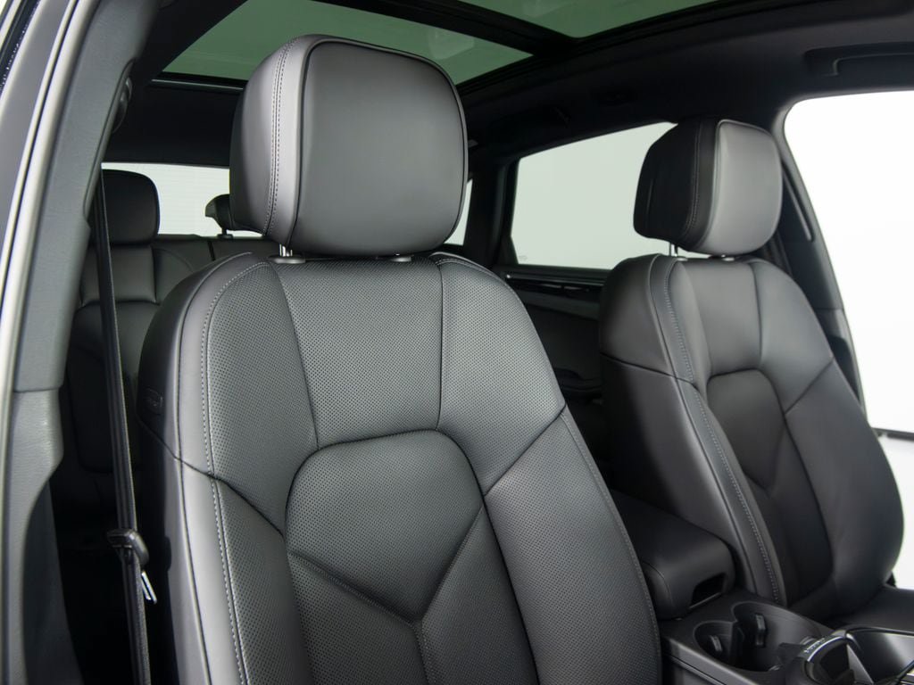 New 2026 Porsche Macan AWD/4WD image 35