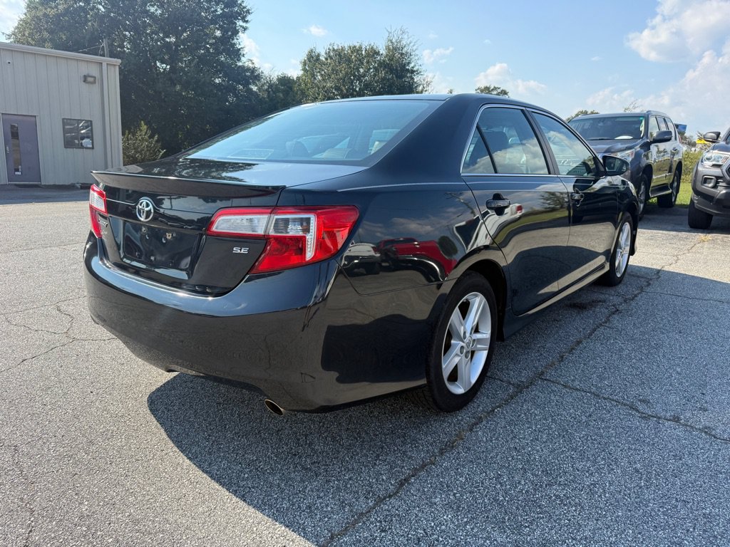 Used 2014 Toyota Camry SE FWD image 7