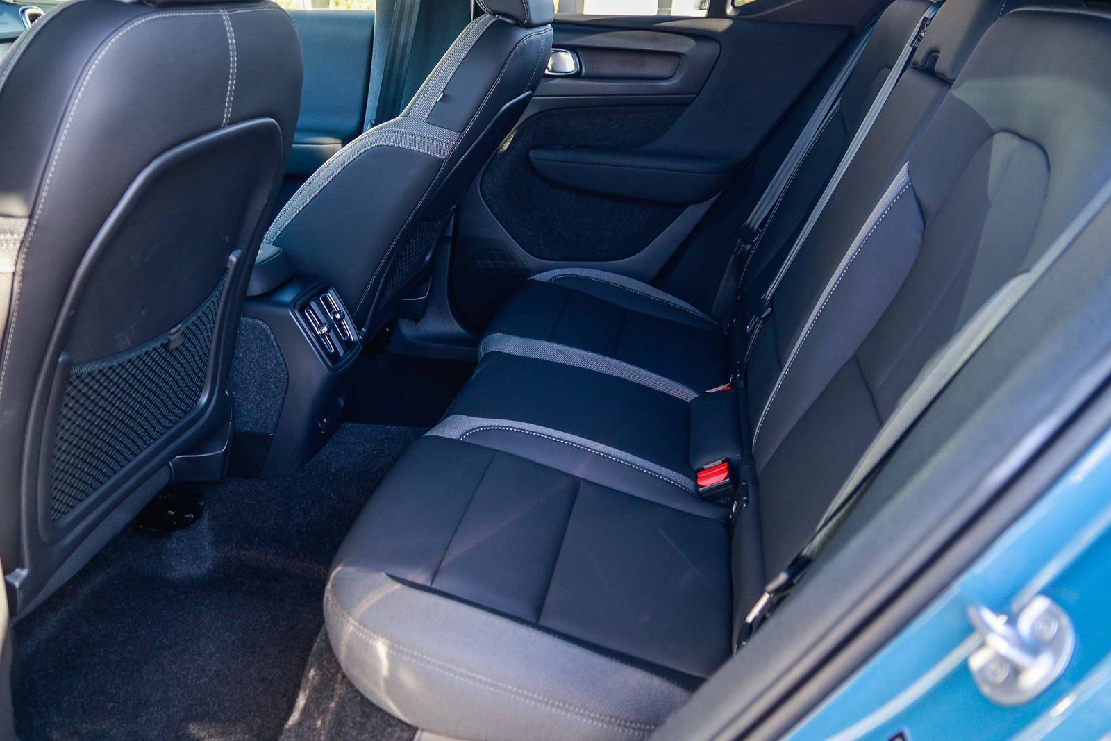 Used 2023 Volvo XC40 Recharge Core image 18