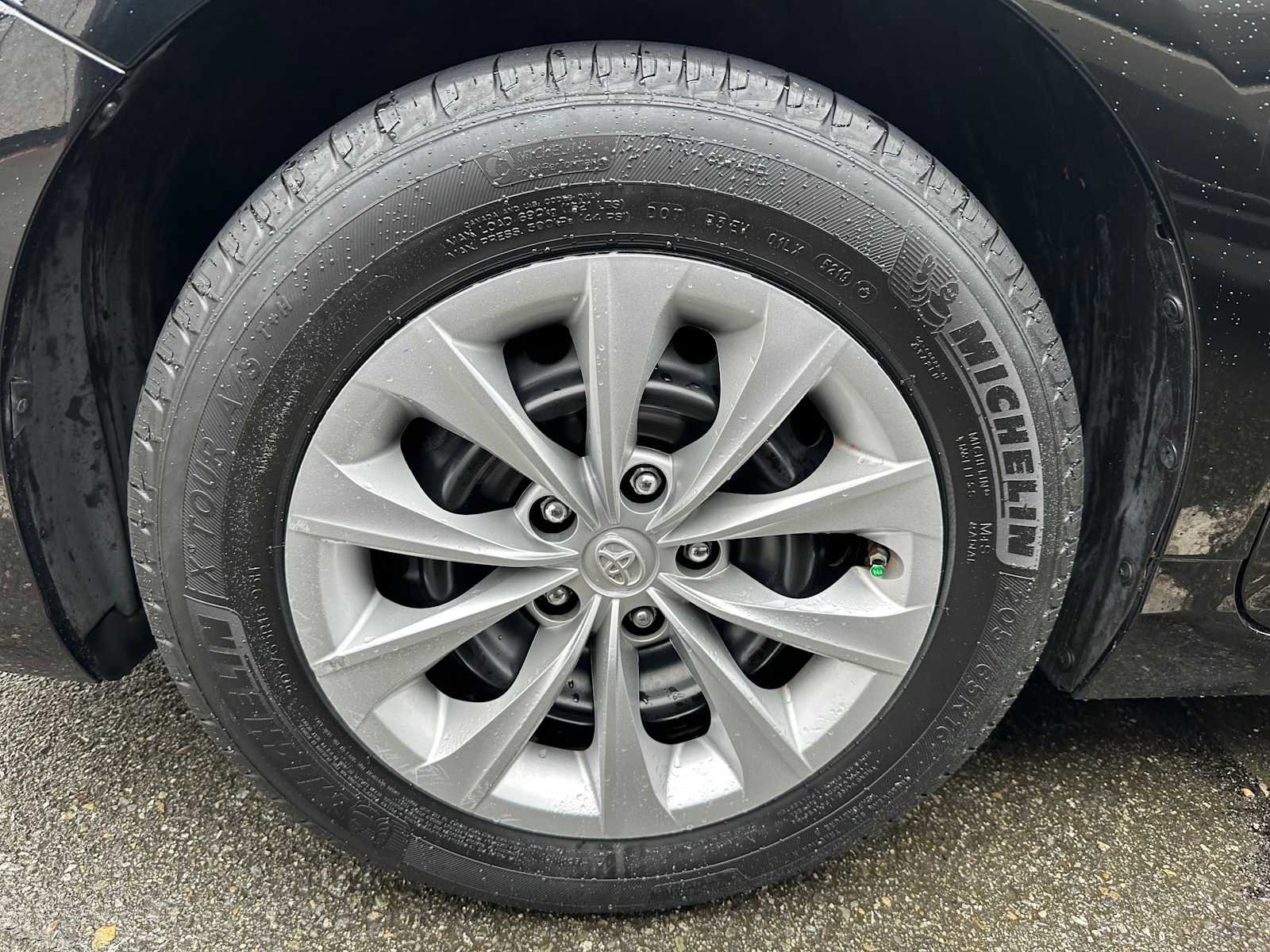 Used 2015 Toyota Camry LE FWD image 4