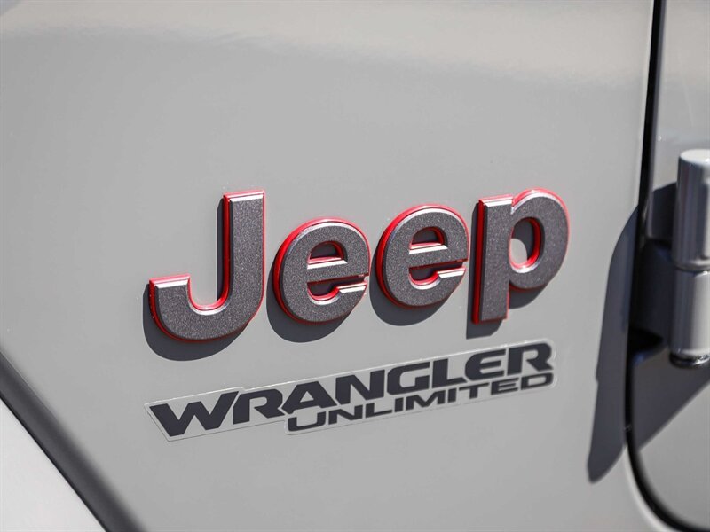 Used 2022 Jeep Wrangler Unlimited Rubicon w/ LED Lighting Group AWD/4WD image 17