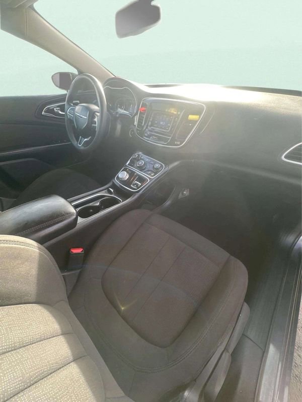 Used 2015 Chrysler 200 Limited image 5