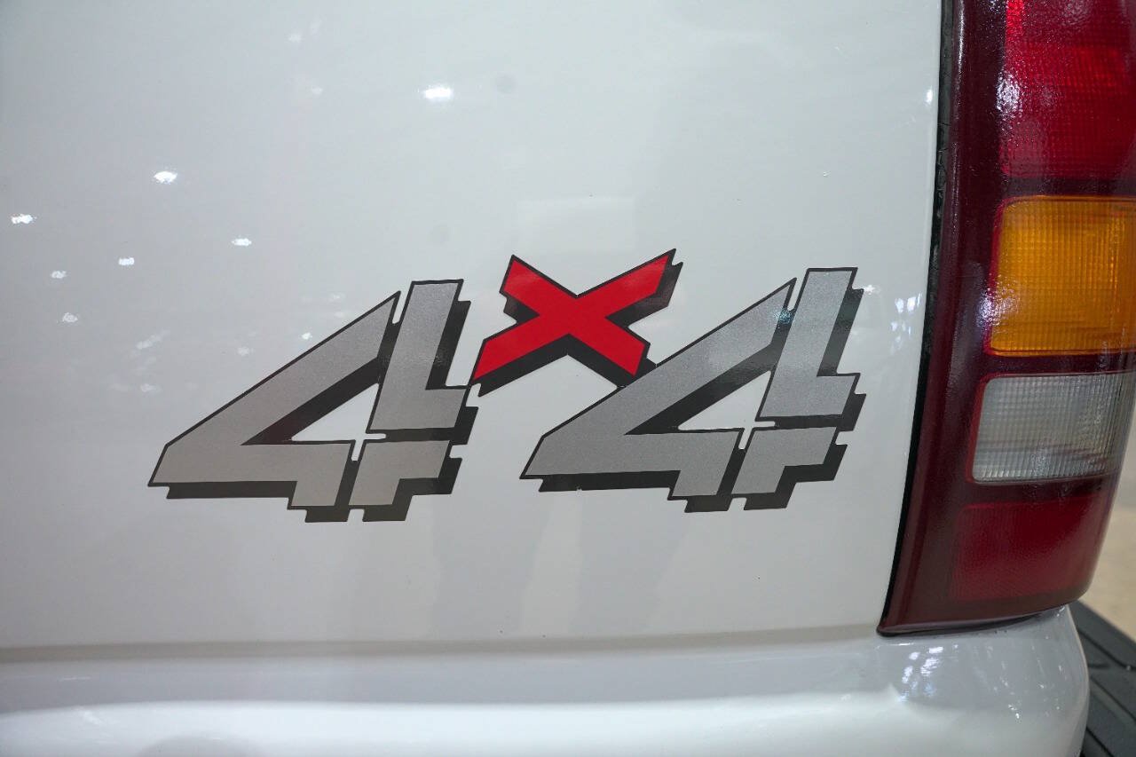 Used 2000 Chevrolet Silverado 1500 4x4 Regular Cab w/ Exterior Appearance Pkg image 24