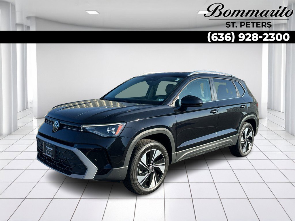Used 2025 Volkswagen Taos SE w/ Panoramic Sunroof Package