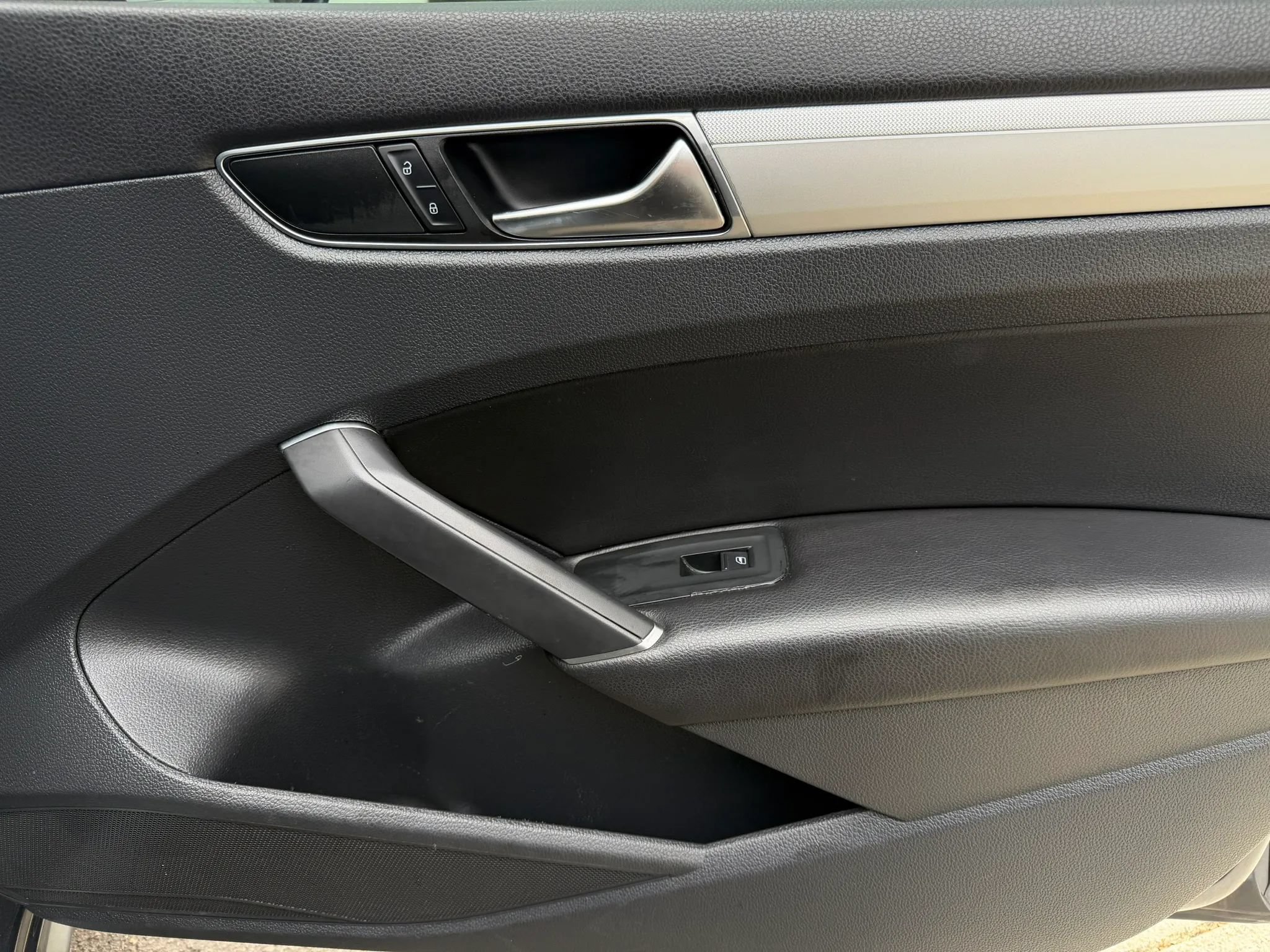 Used 2019 Volkswagen Passat 2.0T Wolfsburg FWD image 8