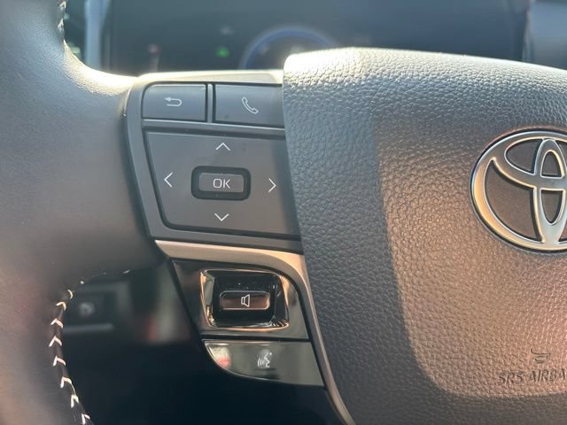 Used 2025 Toyota Camry SE FWD image 16