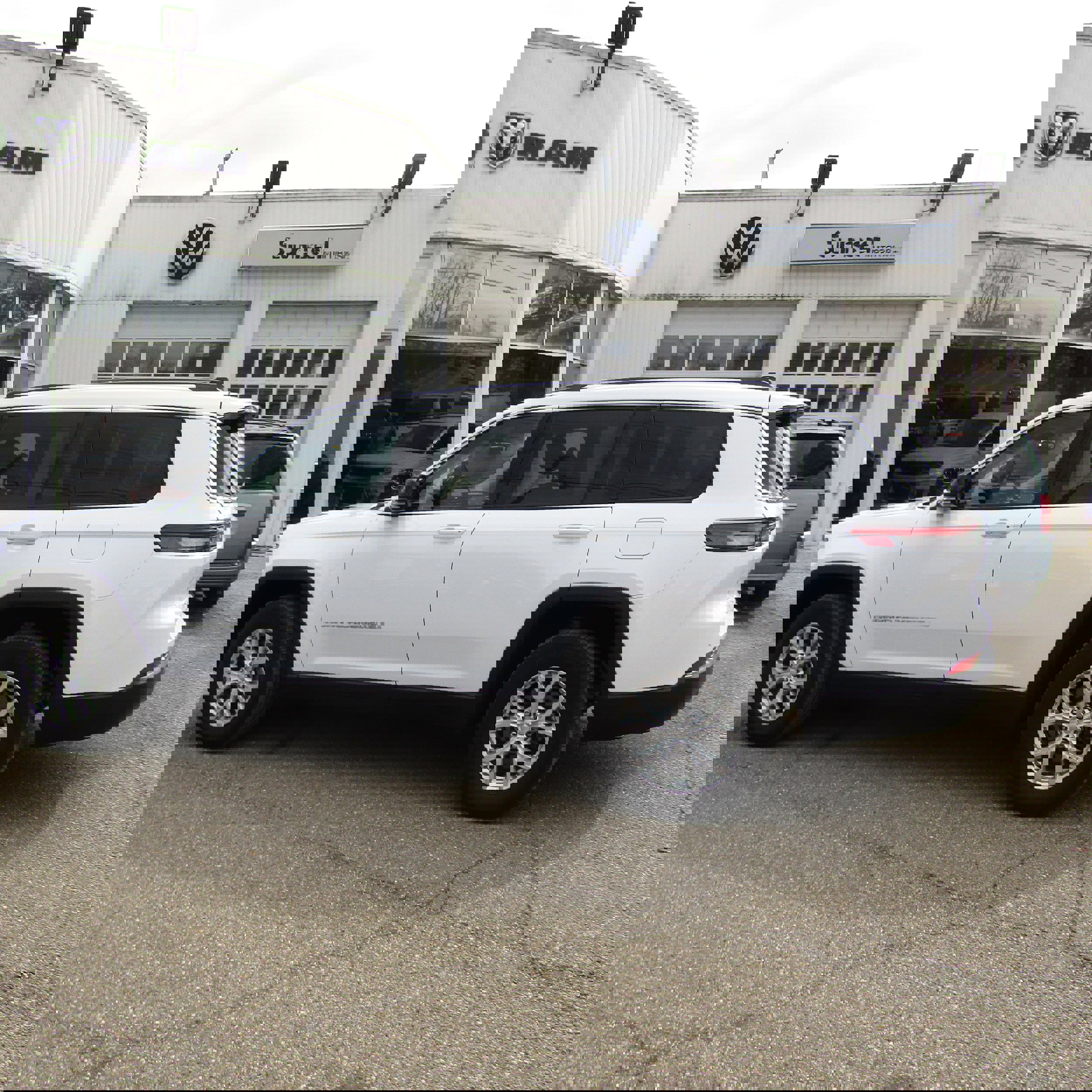 Used 2023 Jeep Grand Cherokee L Limited image 30